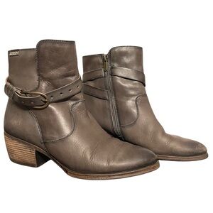 Pikolinos | Baqueira Lead Leather Western Buckle Ankle Boots